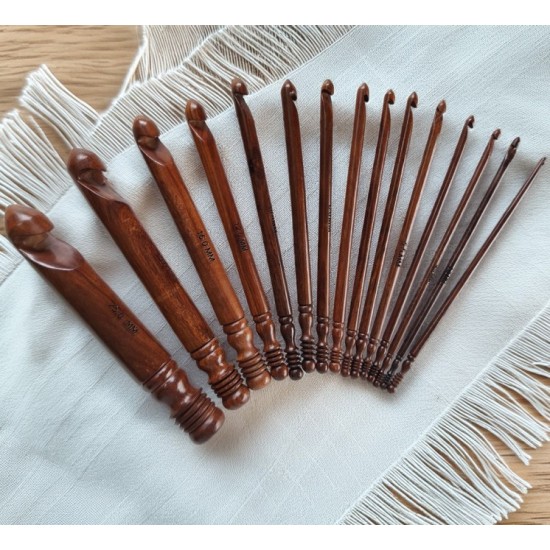 Crochet Hooks Set of 7 (3.5mm-25 mm)  Wooden Yarn Crochet Hooks for Knitting & Crocheting